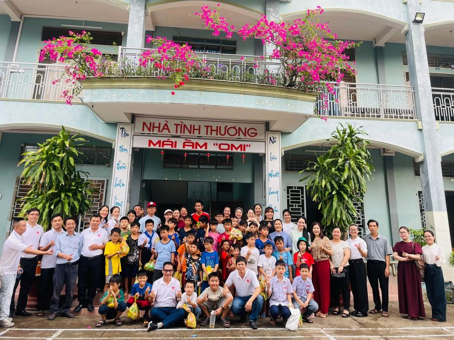 Ban Caritas - Trung thu nhà tình thường Gx Búng