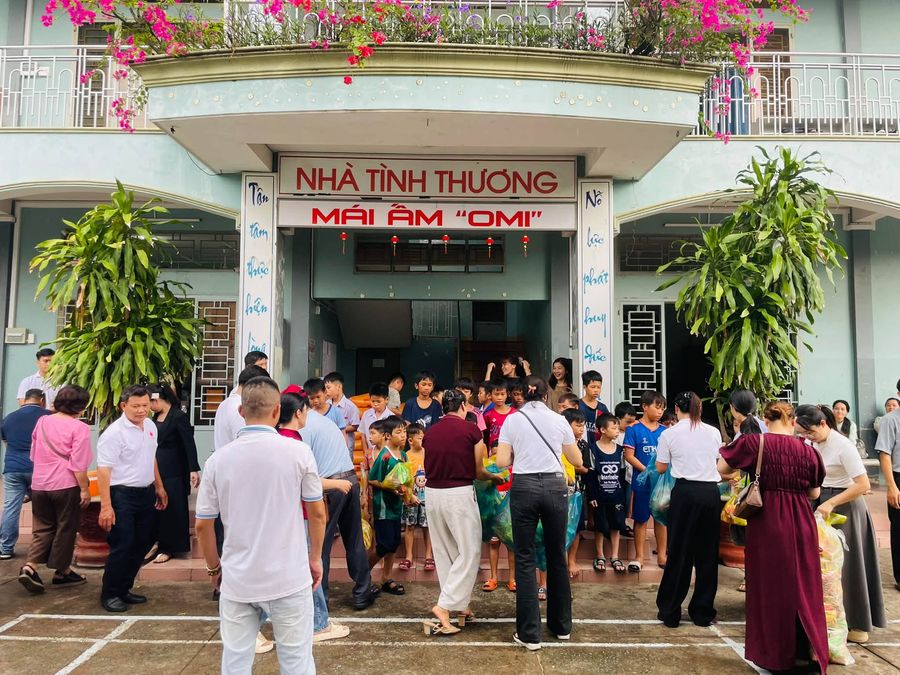 Ban Caritas - Trung thu cho các em nhà tình thương Giáo Xứ Búng