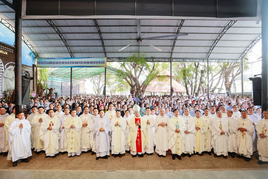 Thánh Lễ Đức Maria Hồn Xác Lên Trời